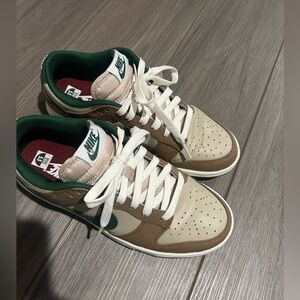 Nike Men's Cream and Green Sneakers